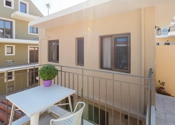 Aura Apartment *